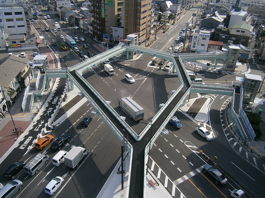 「国道25号杭全横断歩道橋架替工事」が優良工事施工者として局長表彰を受賞。