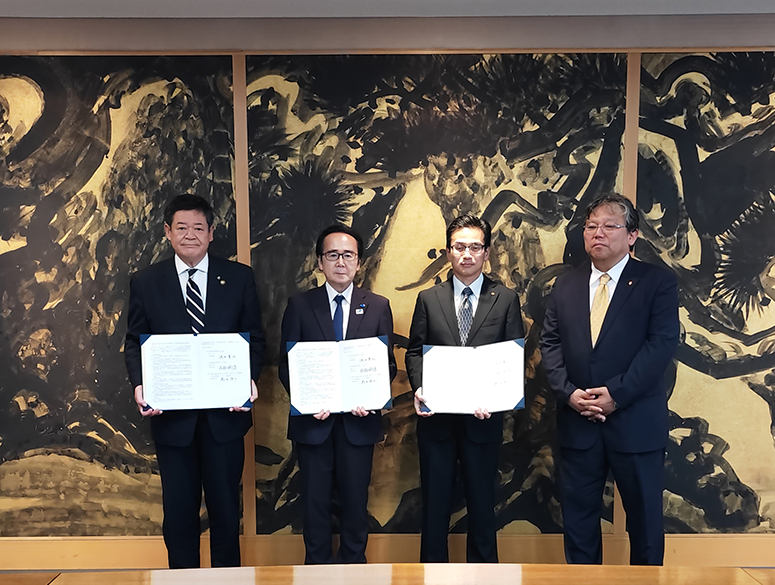 新四国工場の締結式が香川県庁にて執り行われました。