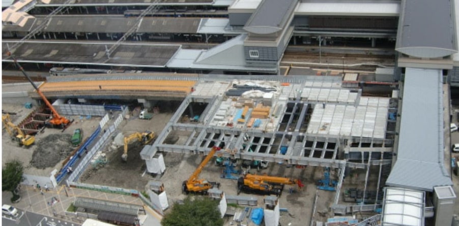 岡山駅西口デッキ